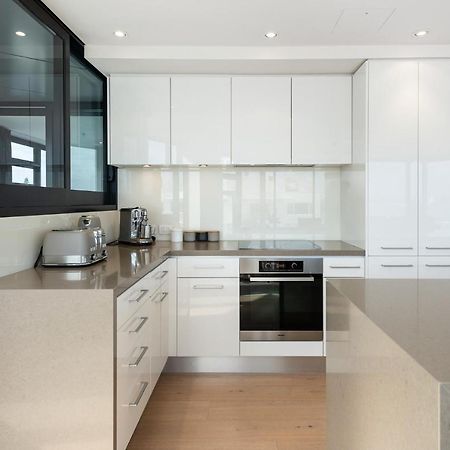 Ferienwohnung Superb Elevated Views Of Harbour With Heated Pool, Gym & Parking Mount Maunganui Exterior foto