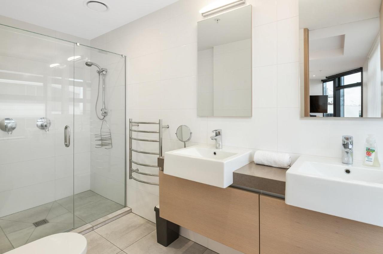 Ferienwohnung Superb Elevated Views Of Harbour With Heated Pool, Gym & Parking Mount Maunganui Exterior foto