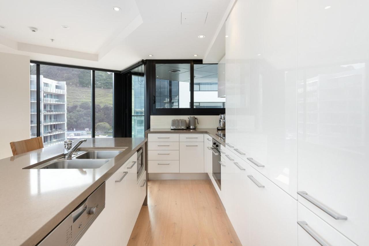 Ferienwohnung Superb Elevated Views Of Harbour With Heated Pool, Gym & Parking Mount Maunganui Exterior foto