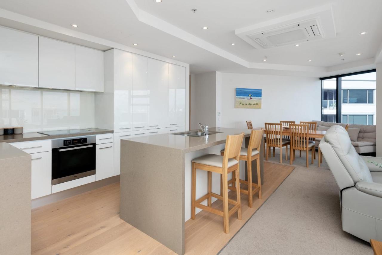 Ferienwohnung Superb Elevated Views Of Harbour With Heated Pool, Gym & Parking Mount Maunganui Exterior foto