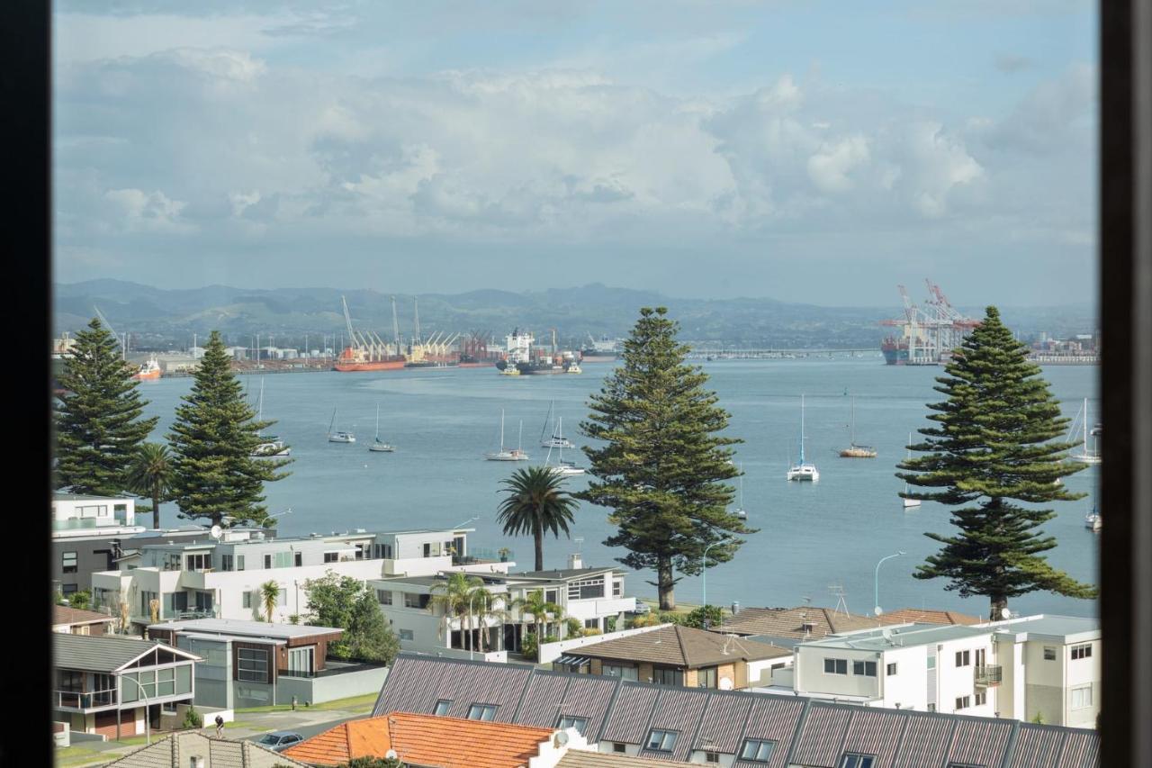 Ferienwohnung Superb Elevated Views Of Harbour With Heated Pool, Gym & Parking Mount Maunganui Exterior foto