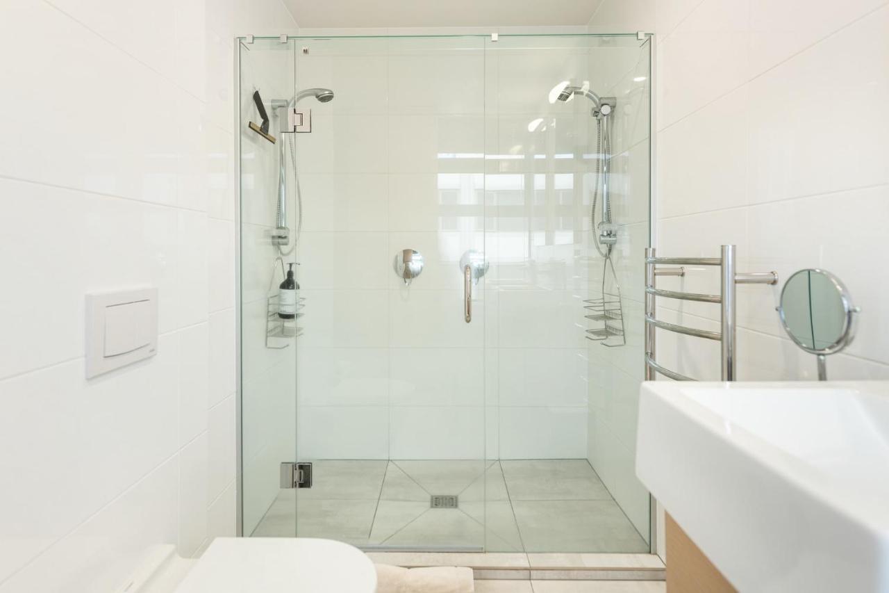 Ferienwohnung Superb Elevated Views Of Harbour With Heated Pool, Gym & Parking Mount Maunganui Exterior foto