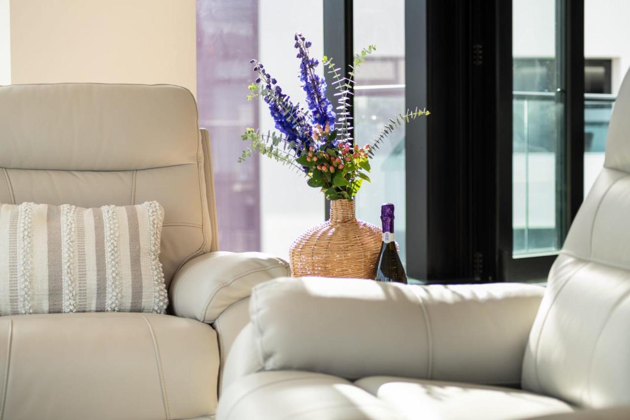 Ferienwohnung Superb Elevated Views Of Harbour With Heated Pool, Gym & Parking Mount Maunganui Exterior foto