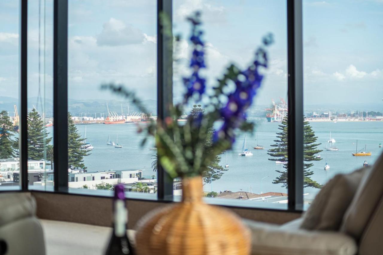 Ferienwohnung Superb Elevated Views Of Harbour With Heated Pool, Gym & Parking Mount Maunganui Exterior foto