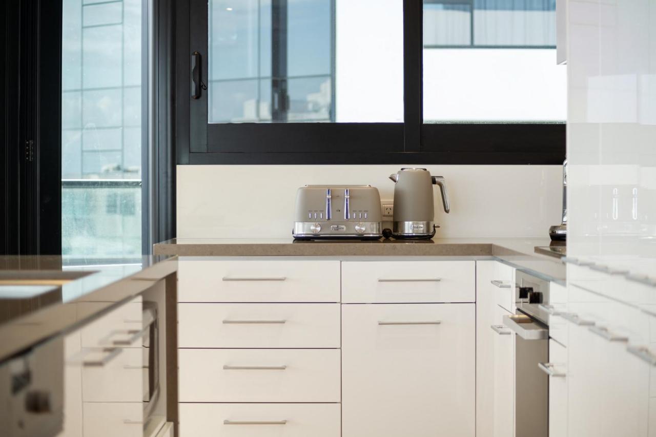 Ferienwohnung Superb Elevated Views Of Harbour With Heated Pool, Gym & Parking Mount Maunganui Exterior foto