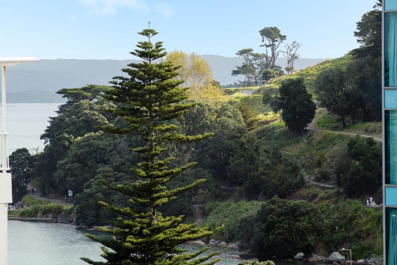 Ferienwohnung Superb Elevated Views Of Harbour With Heated Pool, Gym & Parking Mount Maunganui Exterior foto