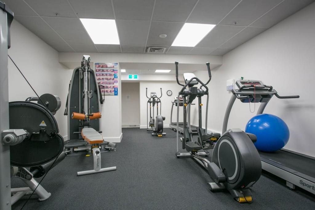 Ferienwohnung Superb Elevated Views Of Harbour With Heated Pool, Gym & Parking Mount Maunganui Exterior foto